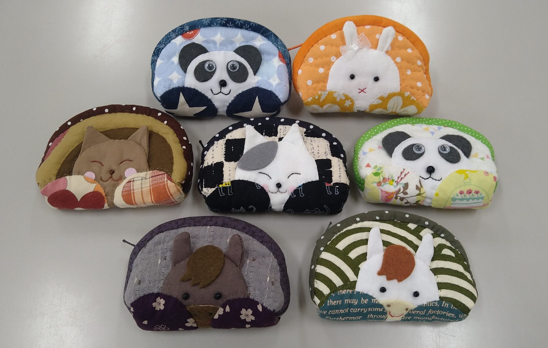 ハンドメイドのポーチ　アニマル柄