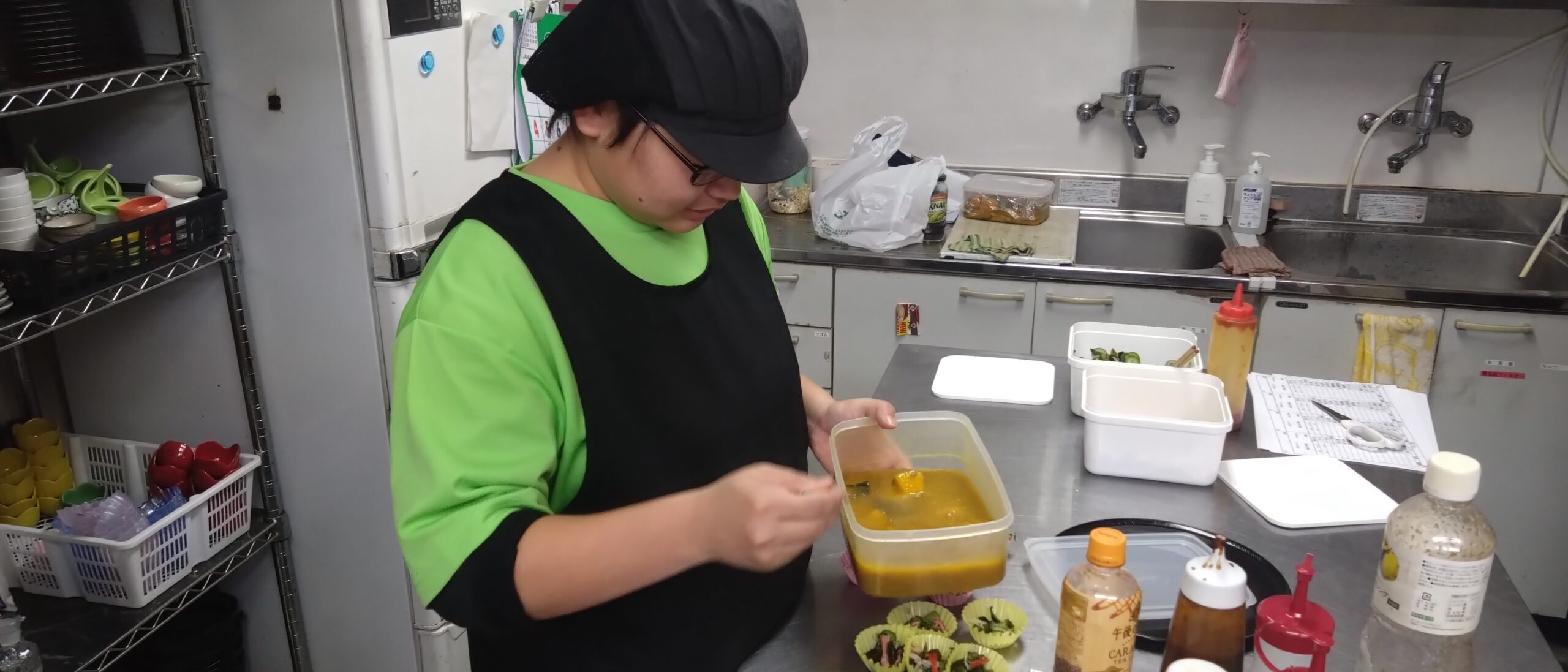 飲食店補助作業の様子