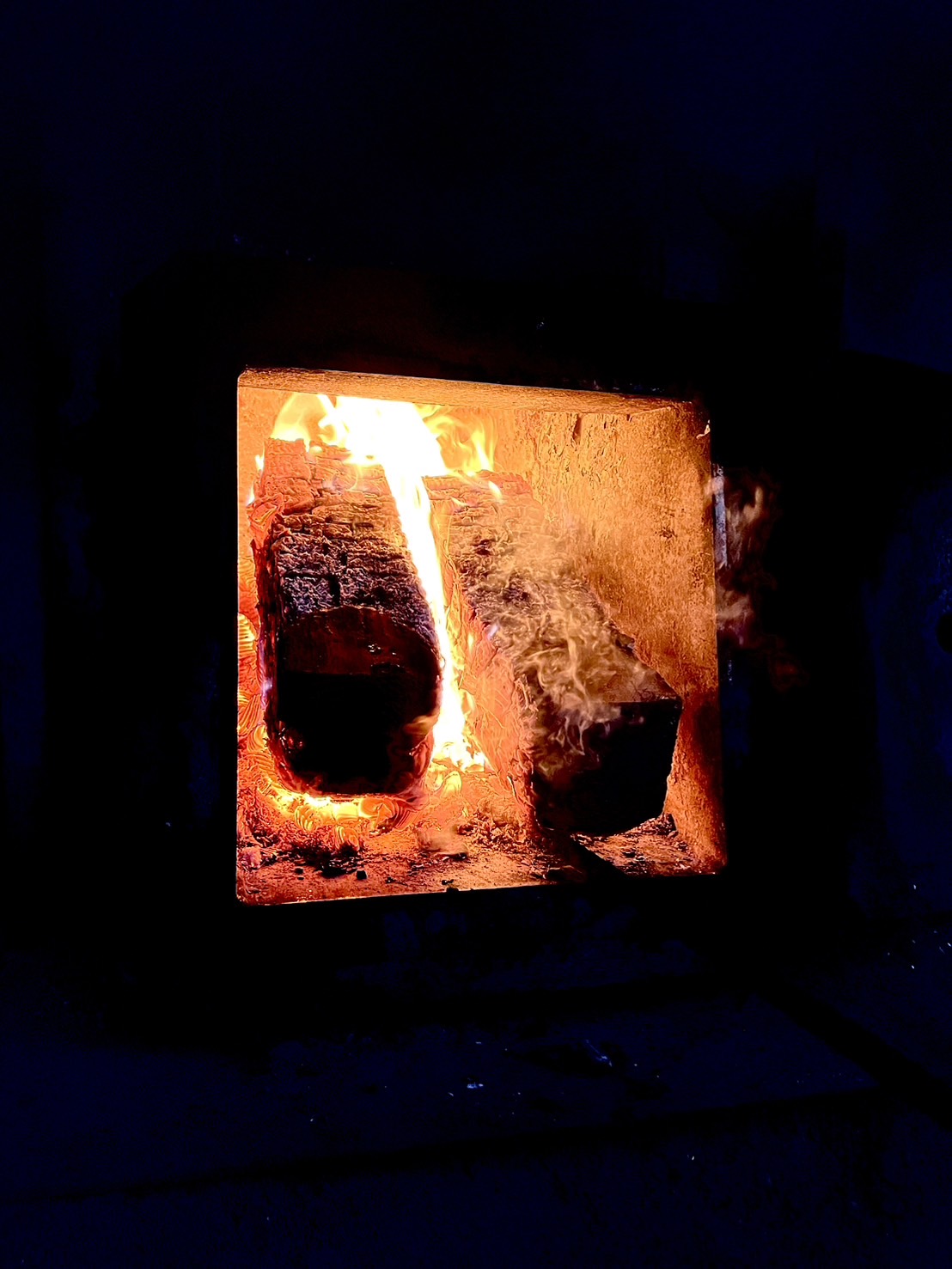 竹炭を焼く様子